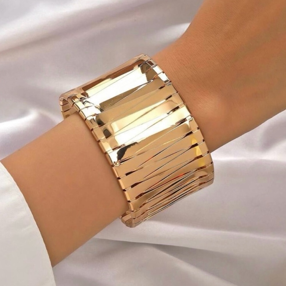 NWOT Textured Cuff Bangle
